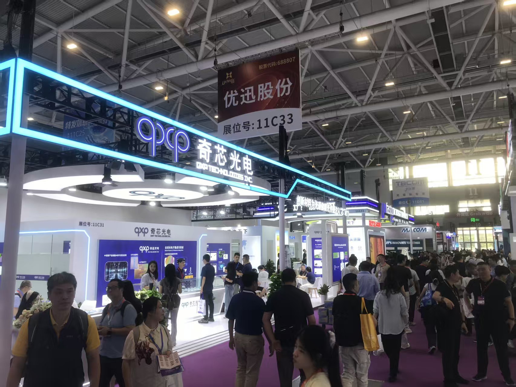 光博会光通信馆现场 奇芯光电展台人流